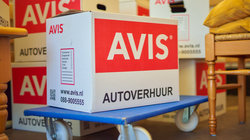 Verhuisdoos op meubel plateau