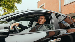 Man achter het stuur