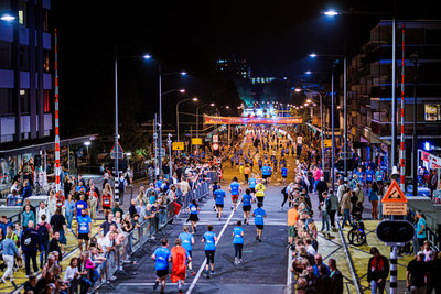 Runners at the Dam tot dam run