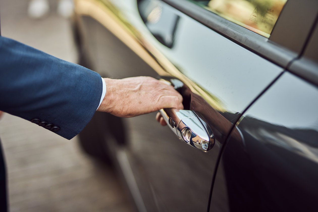 Avis business car