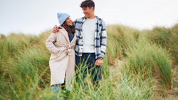 Verliefd koppel in de duinen