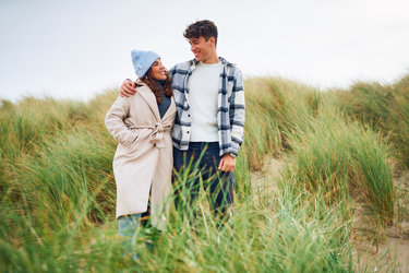 Verliefd koppel in de duinen
